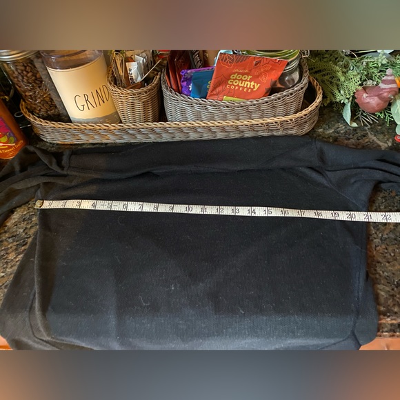 Mountain Hardware Men's Black Crewneck Base layer thermal top - Picture 5 of 11